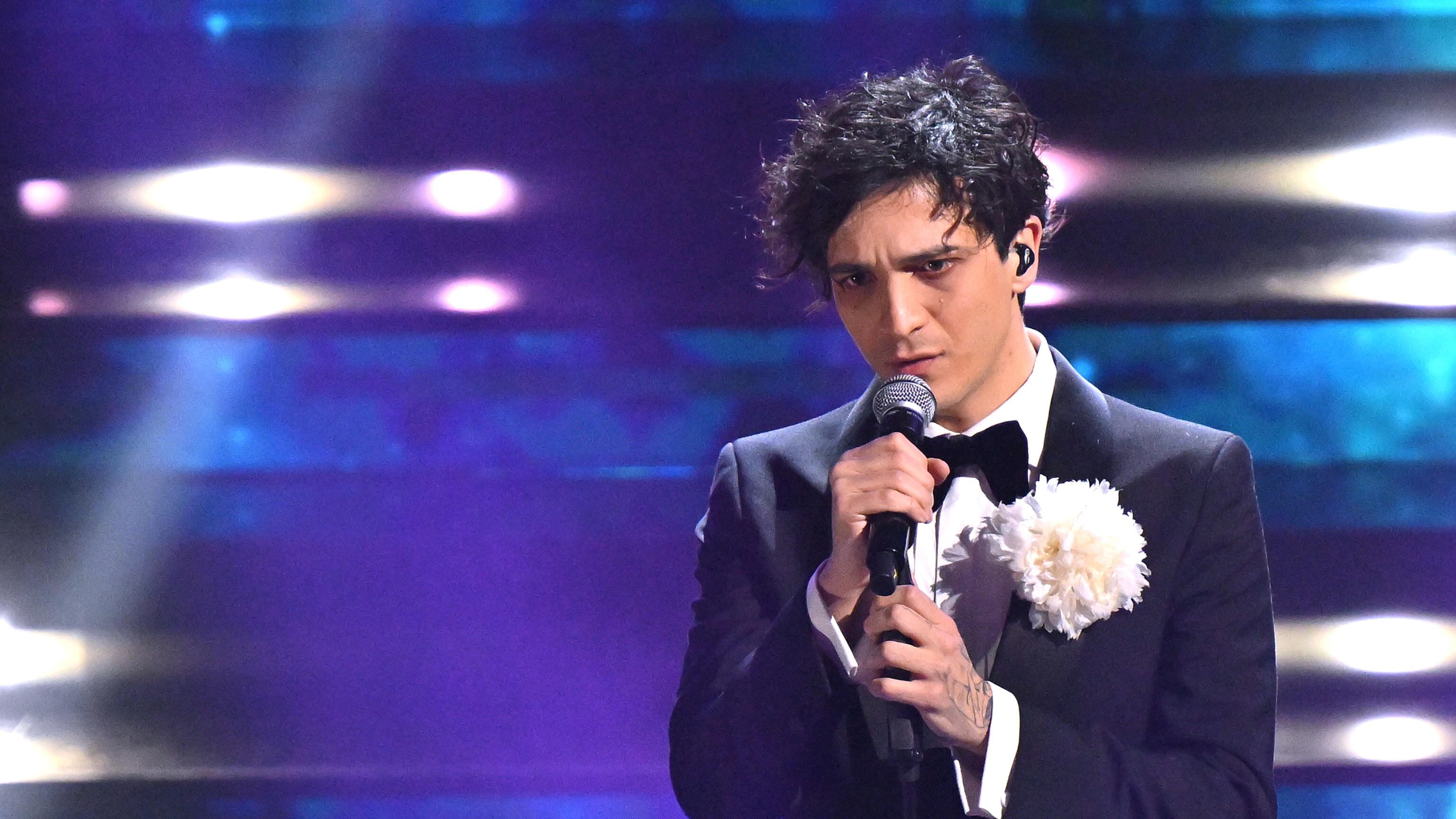 "Ti piace Tango?". Il siparietto di Tananai col tassista (che non lo riconosce)