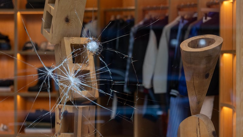 Figli teppisti? A Biella pagano i genitori: stop ai sussidi