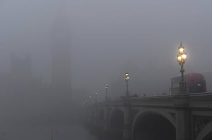 Il fascino di Londra avvolta dalla nebbia 6