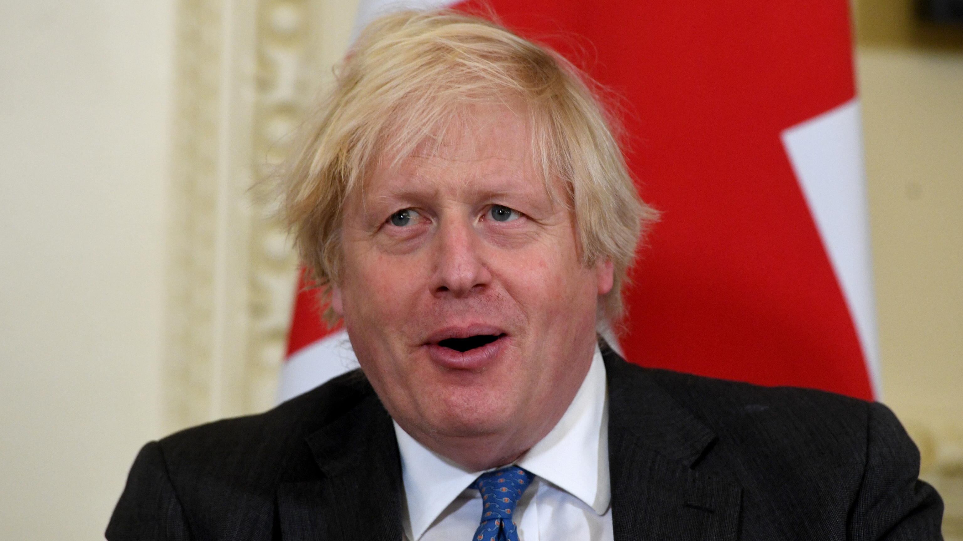 La guerra al canone Bbc e la Marina nella Manica. Johnson cerca "diversivi"