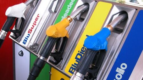 Benzina, nuovi rincari. Sciopero il primo weekend di agosto
