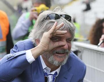 Massimo Ferrero beato tra le donne a Sabaudia 16