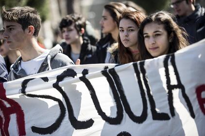 Milano, scontri tra i manifestanti e le forze dell'ordine 7