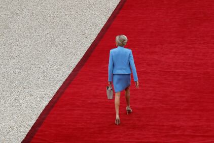 Brigitte Macron arriva all'Eliseo: ecco la nuova Prèmiere Dame 12