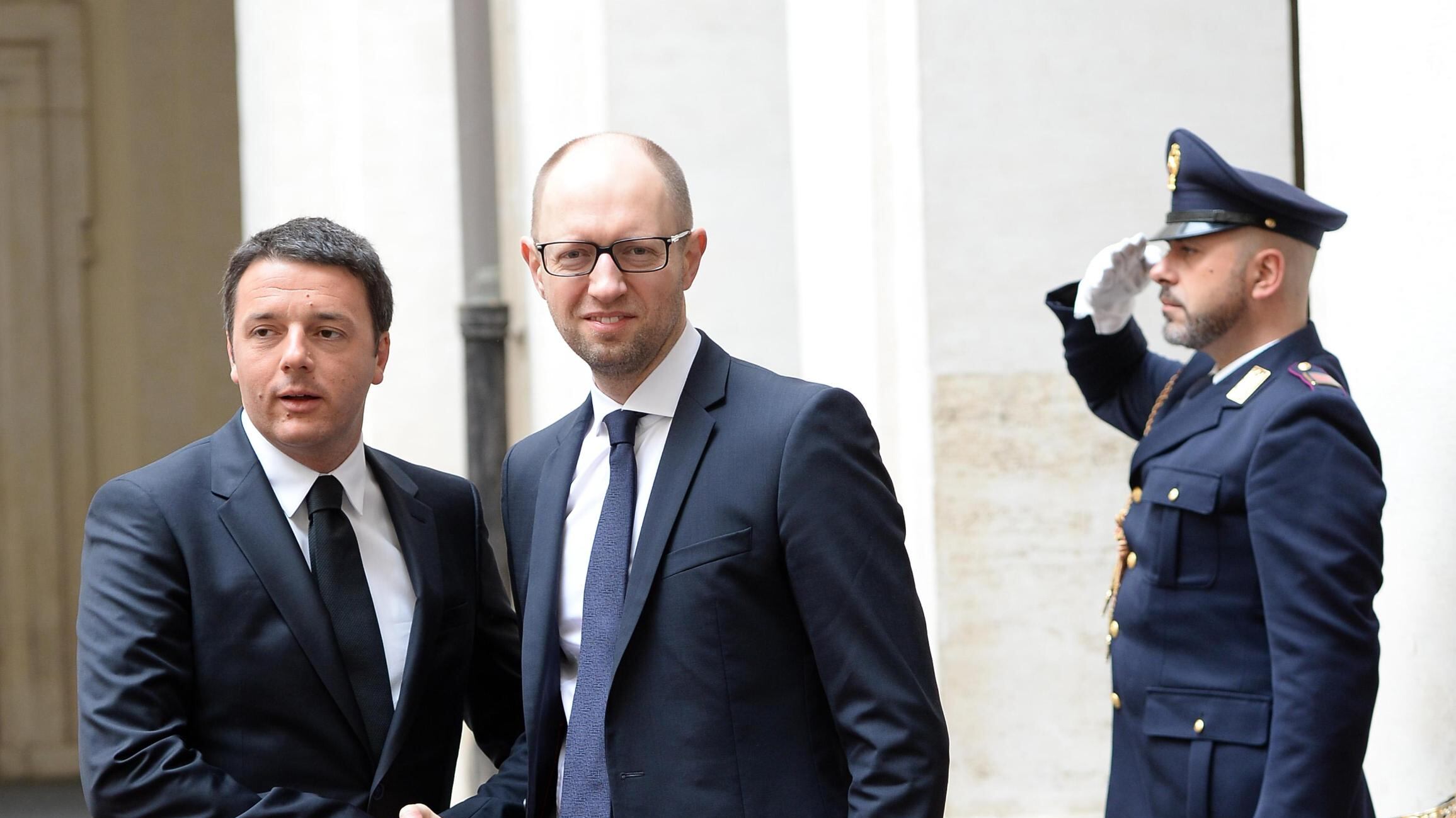 Ucraina, sanzioni più dure per la Russia. E Renzi vede Yatseniuk