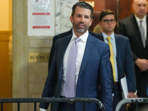 Giorno nero per Trump. Morta la sorella e il figlio è in tribunale