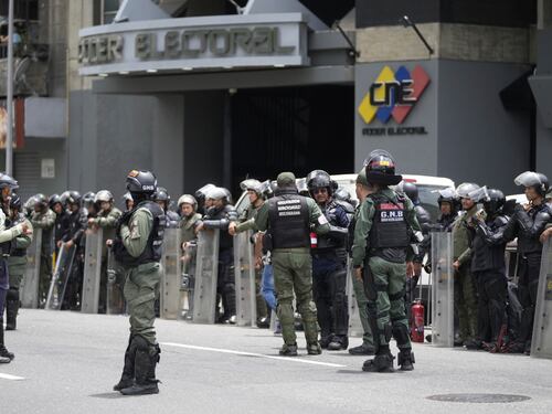 Caracas, sangue e rabbia. Maduro spegne la rivolta. Unidici morti e 700 arresti