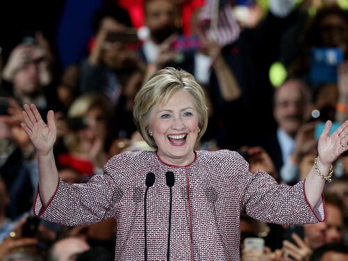Hillary festeggia la vittoria