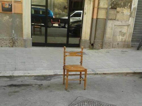 Multe salate per chi occupa un posto auto con la sedia