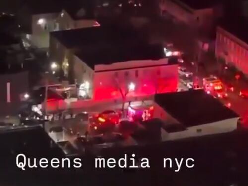 Sparatoria a New York, almeno 11 feriti. Aggressori in fuga