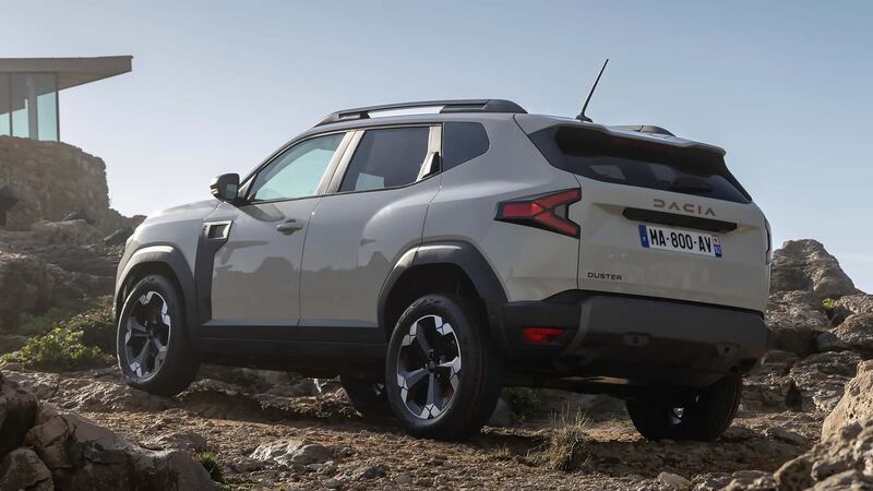 Nuova Dacia Duster 2024, guarda tutte le foto 16
