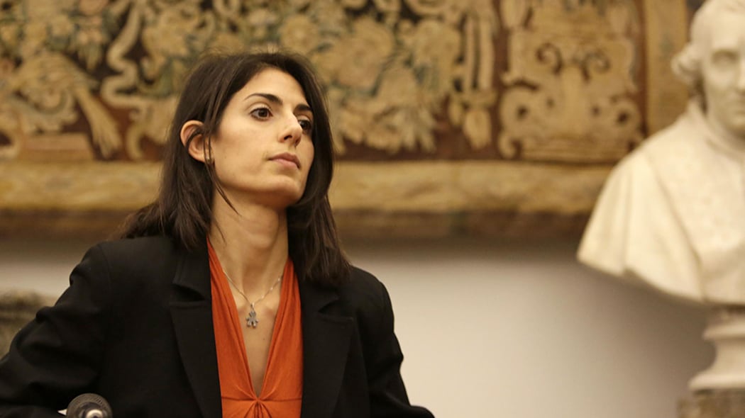 5S spaccati sulla Raggi. E ora spunta Gualtieri