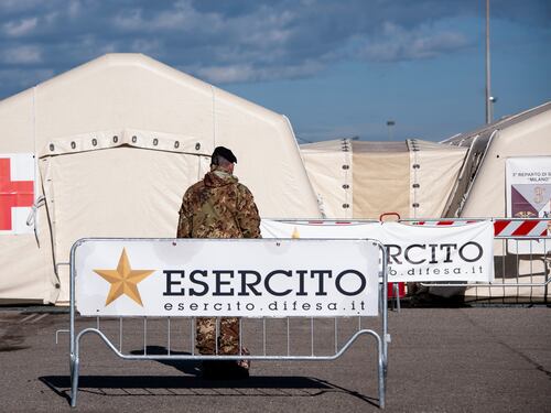 L'esercito peggio della scuola: immune solo uno su due
