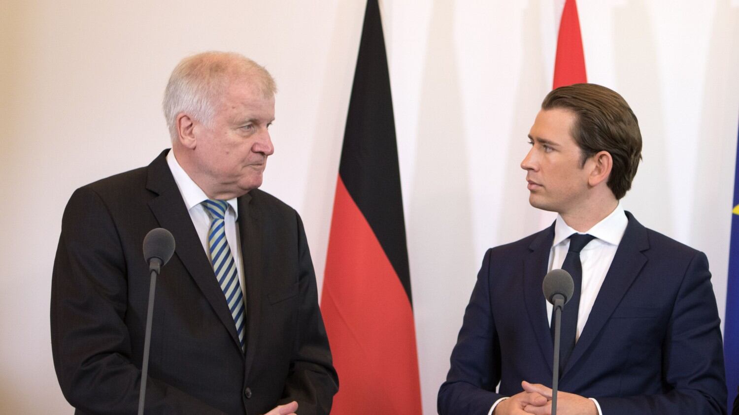 Vienna, giura il nuovo governo ma lunedì già rischia la sfiducia