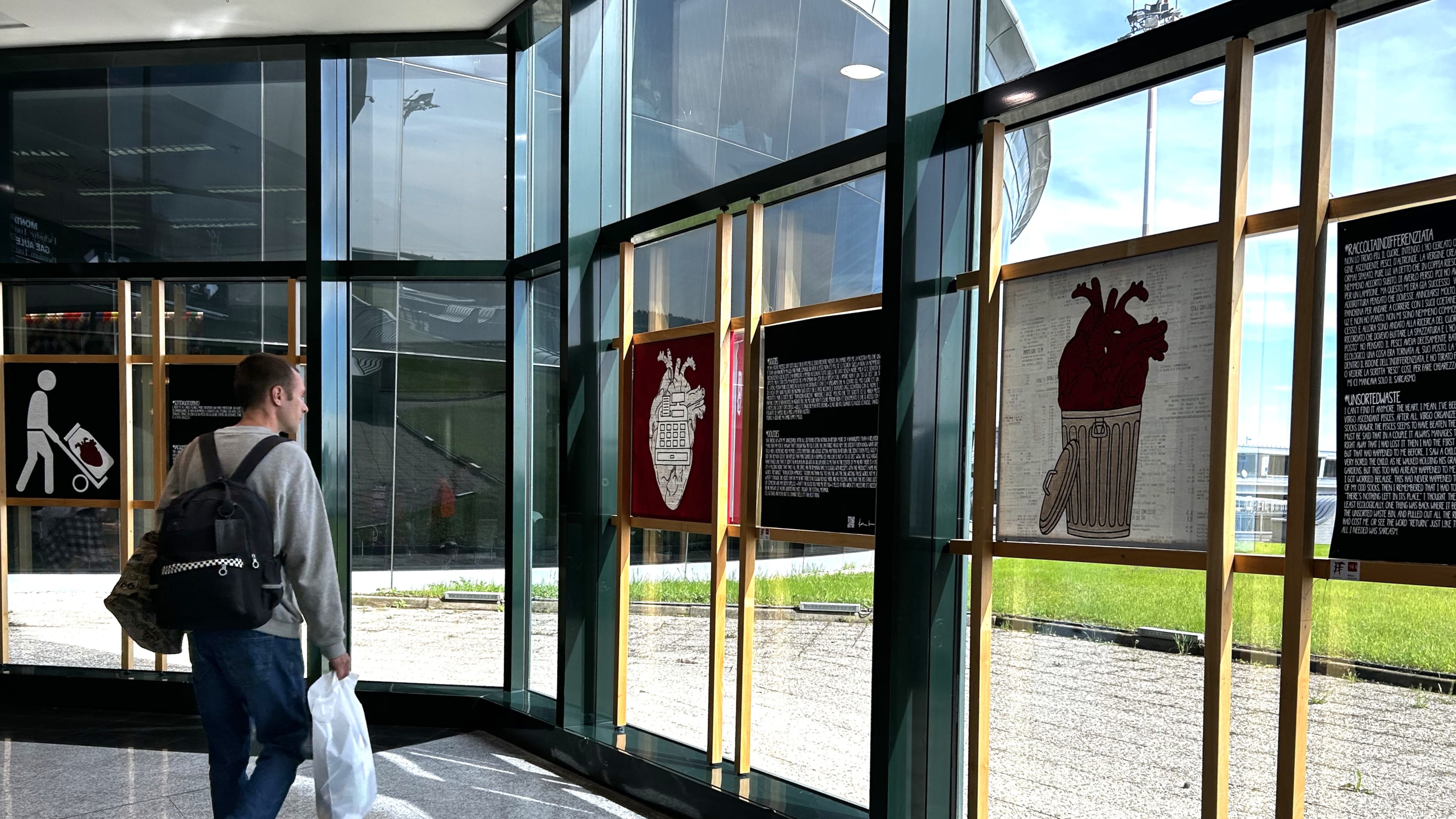 Gli "Orizzonti Paralleli" dell’artista Kuruvilla in mostra a Malpensa