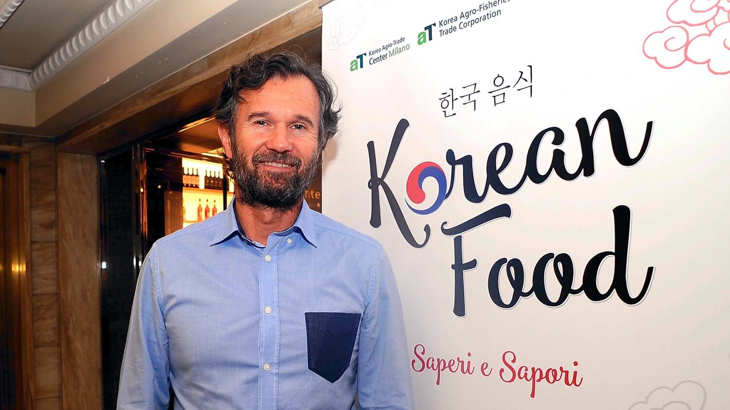 Carlo Cracco torna in cucina: presenze ridotte in Tv
