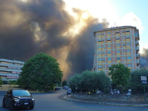 Incubo incendi a Roma: 180 interventi al giorno dei vigili del fuoco