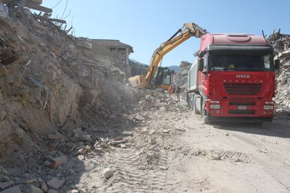 Amatrice, viaggio nella città sommersa dalle macerie ad un anno dal sisma 2