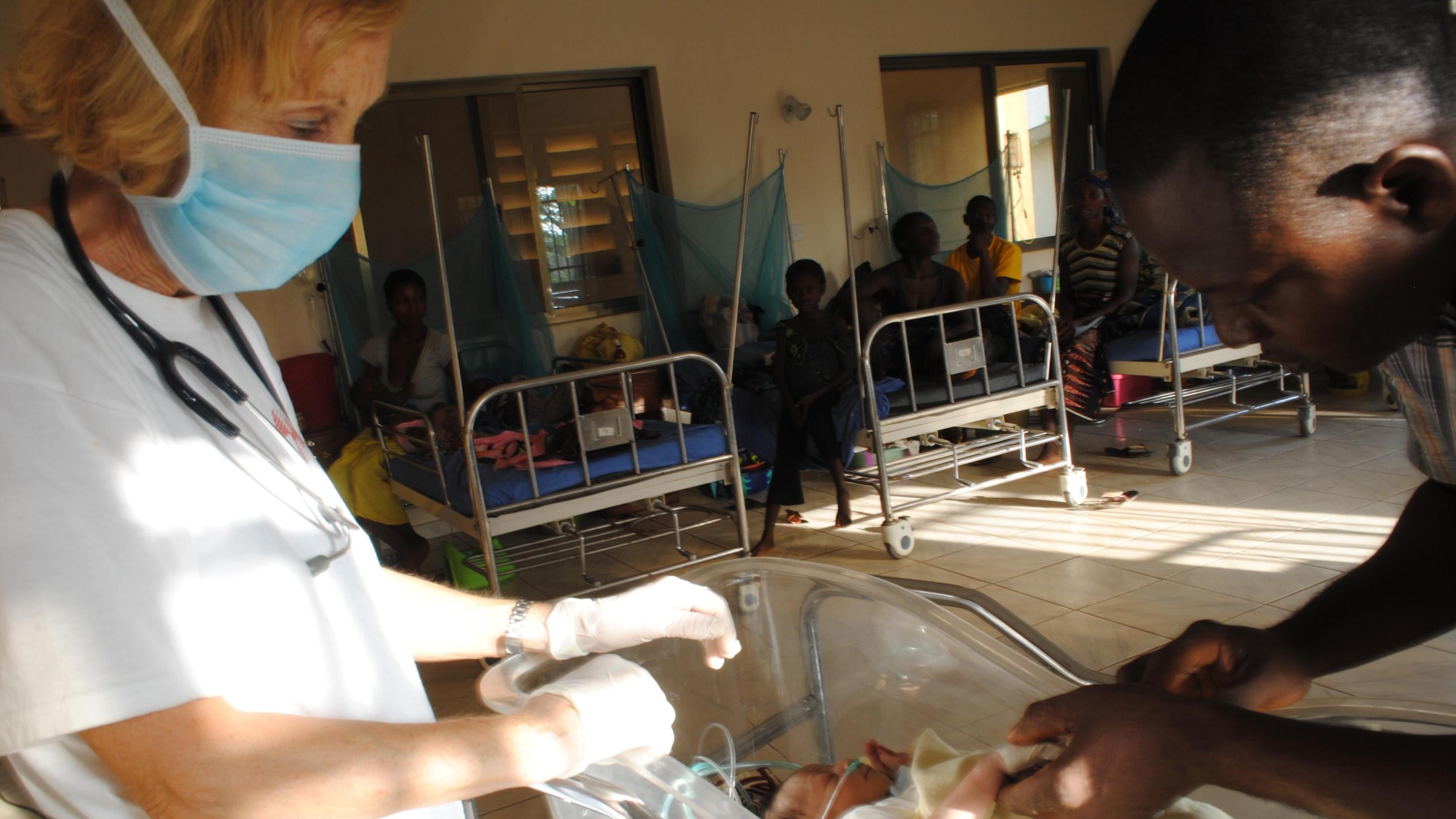 Oms: "L'ebola avanza a una velocità che non riusciamo a controllare"