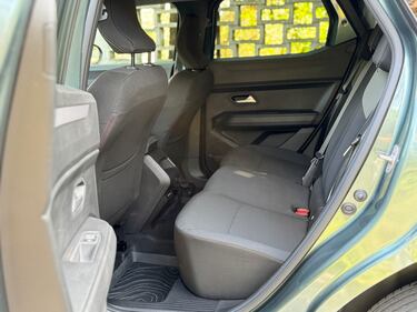 Dacia Duster Hybrid 2024: guarda la gallery del SUV con consumi da citycar 17