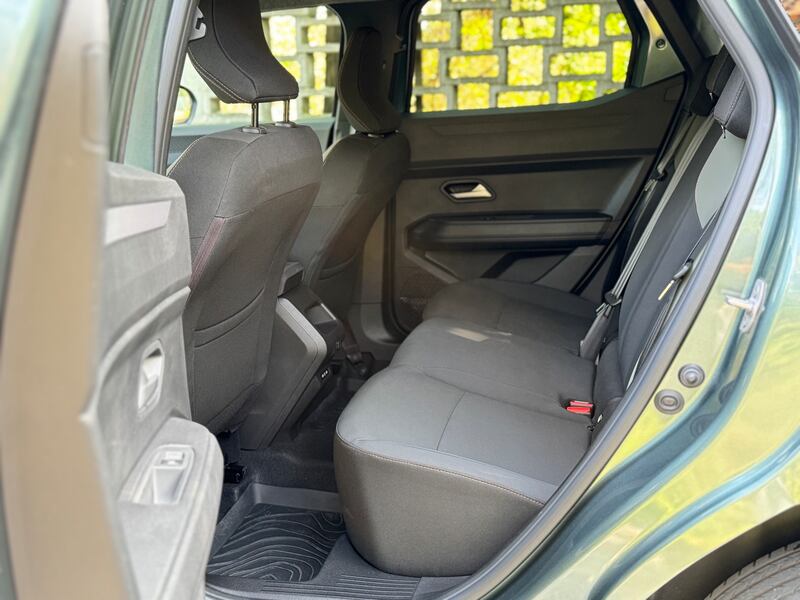Dacia Duster Hybrid 2024: guarda la gallery del SUV con consumi da citycar 17