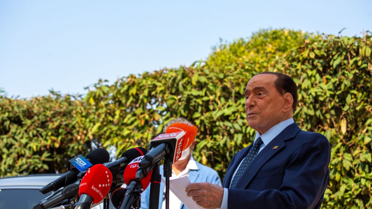Silvio Berlusconi: "Sì alla campagna unitaria di vaccinazione dei leader, diamo il buon esempio"