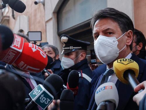 "Blocco fisico", "Non è vero". Giallo sui voti dei grillini anti-Conte