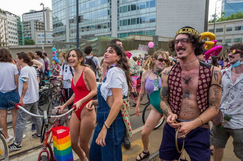 In strada a Milano per il Pride ma con poche mascherine 1