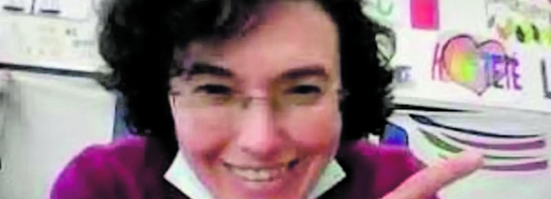 “Peccato che se la sia cavata”: sui social commenti choc sulla prof accoltellata. Ma la foto è quella sbagliata