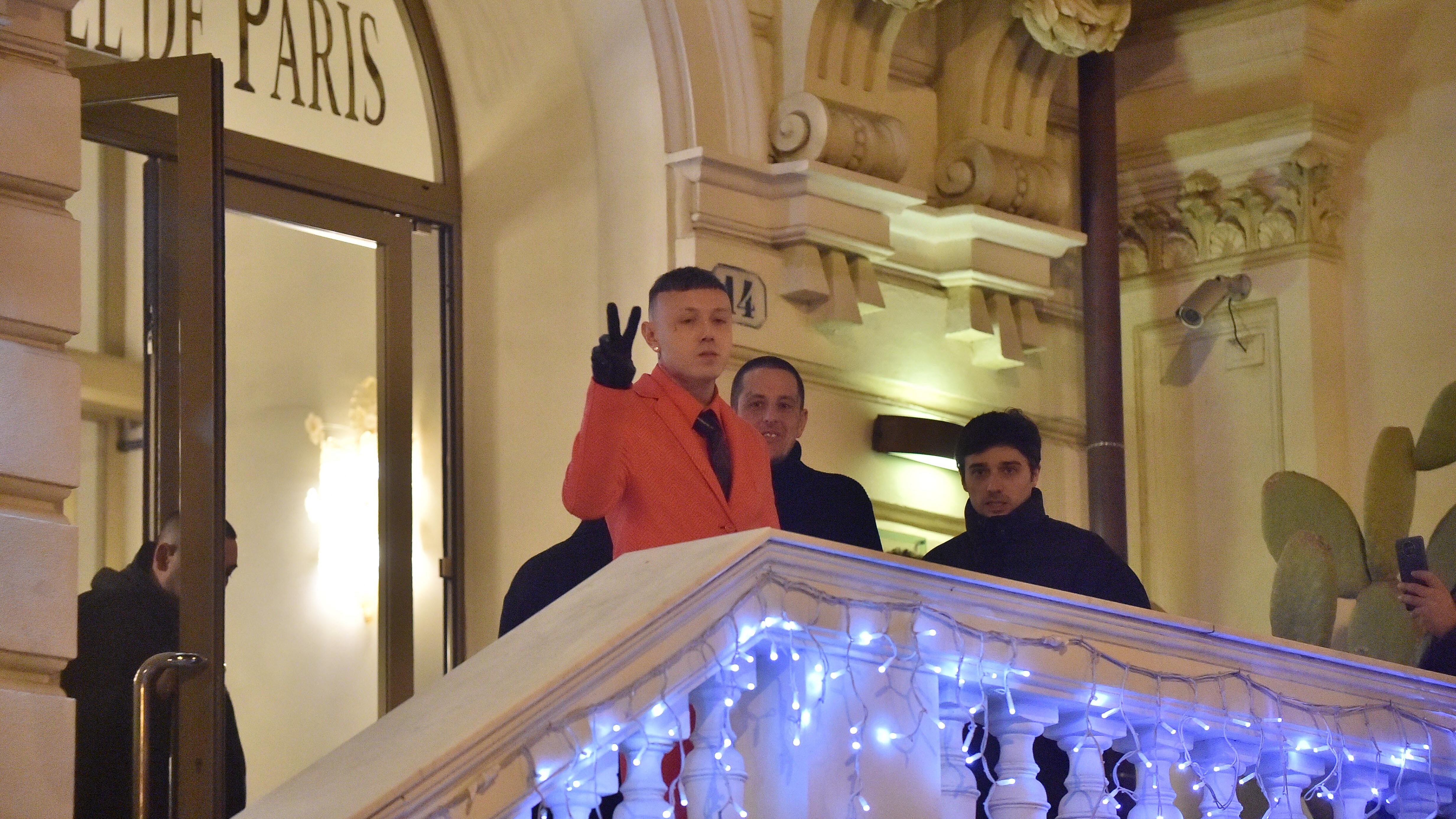La lezione di Lazza: chi è il "rapper gentile" rivelazione di Sanremo