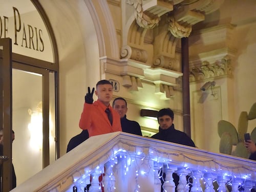 La lezione di Lazza: chi è il "rapper gentile" rivelazione di Sanremo