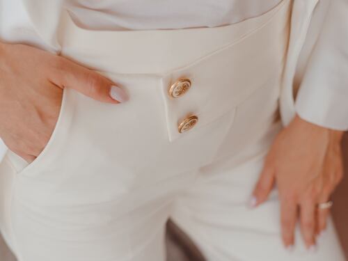 Pantaloni bianchi da donna: i migliori modelli per l'estate 2023