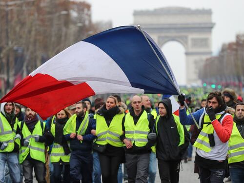I gilet gialli preparano l'Atto VI. La prefettura chiude Versailles