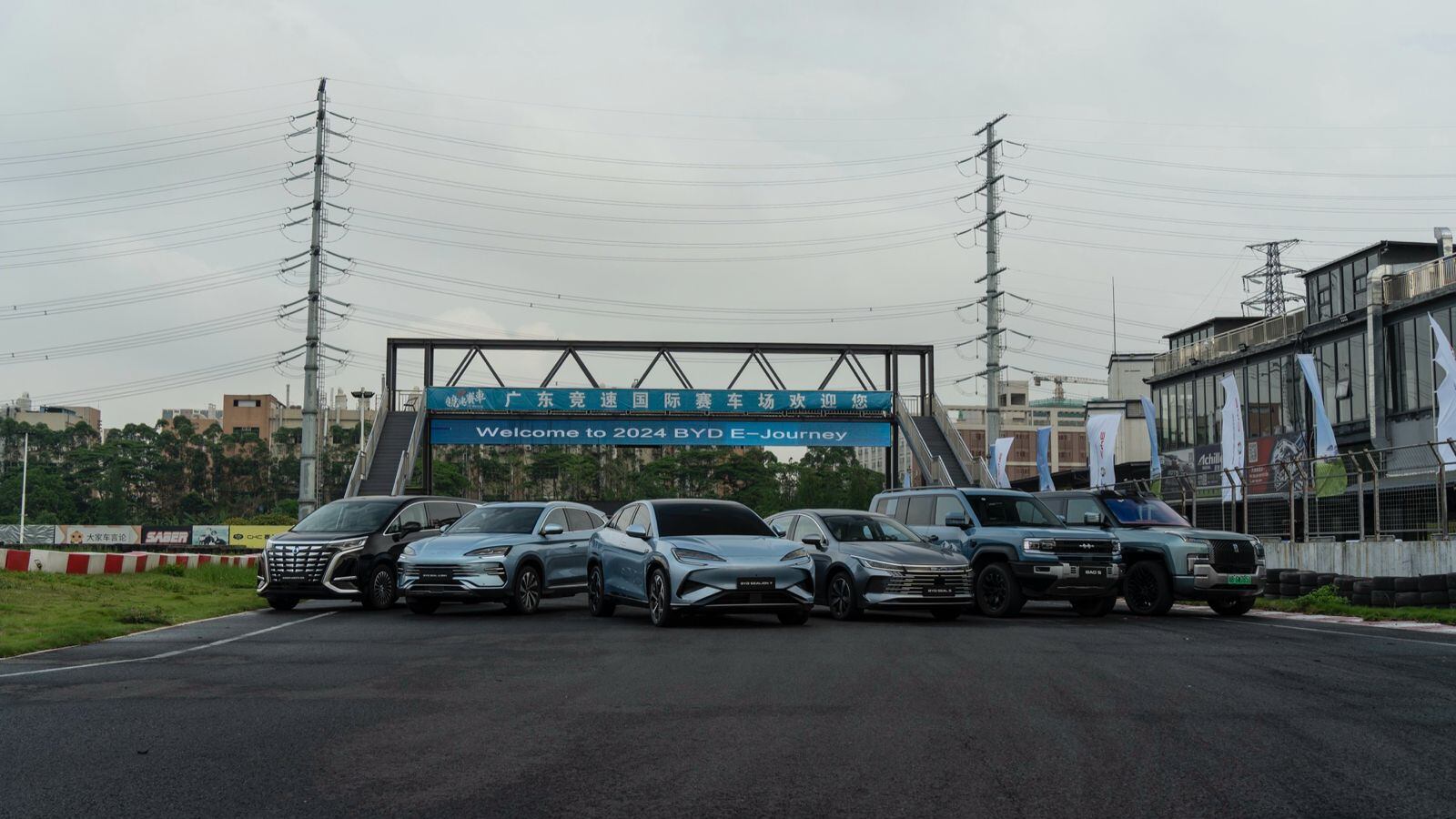 BYD al salone di Pechino 2024, tutte le futuristiche novità del colosso cinese
