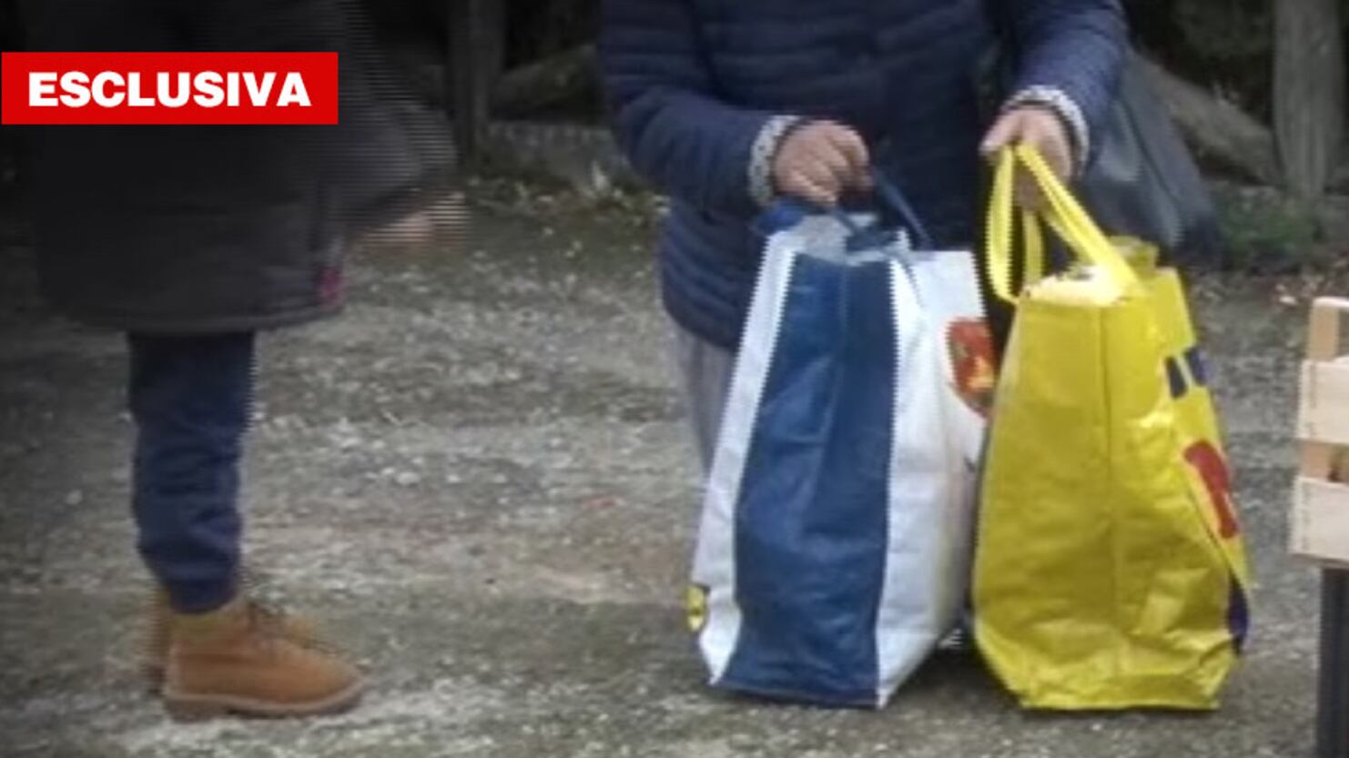 In coda per una busta di cibo: è il Natale povero degli italiani
