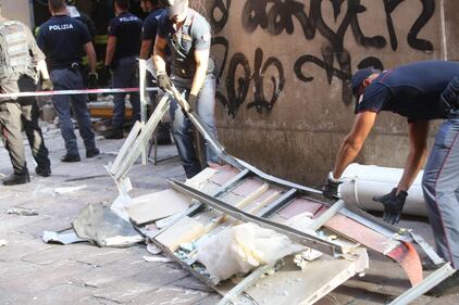 Bologna, esplosione in centro: sventrato un ristorante giapponese 4