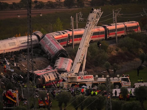 Strage ferroviaria a Toledo, i tre errori nei 23 minuti prima dello schianto: cosa non ha funzionato