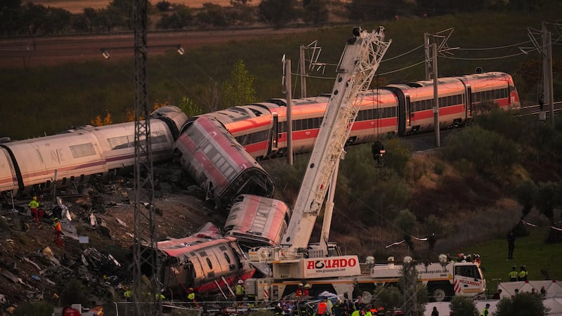 Strage ferroviaria a Toledo, i tre errori nei 23 minuti prima dello schianto: cosa non ha funzionato