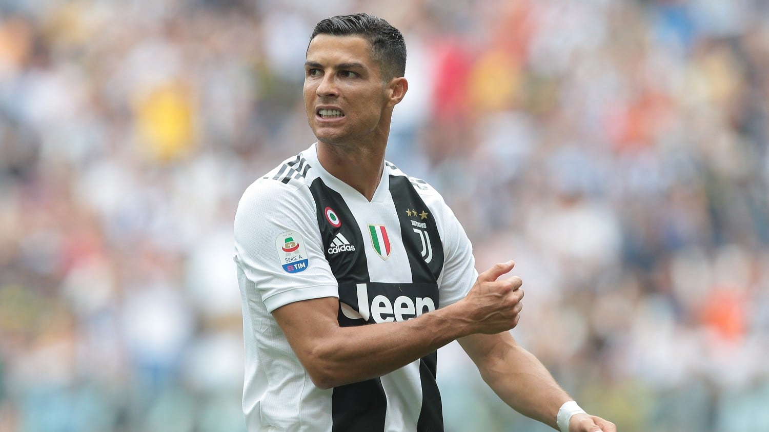 Juventus, gli ultrà del Valencia disturbano il sonno di CR7 e compagni