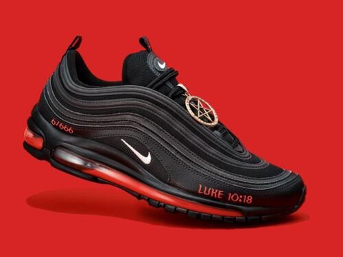 Usa, lanciate sul mercato le "scarpe di Satana". È subito boom di vendite