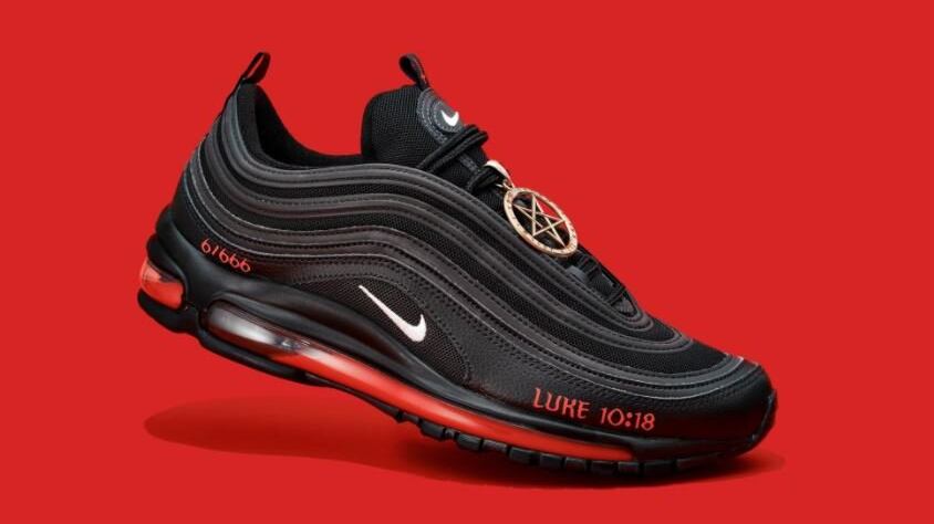 Usa, lanciate sul mercato le "scarpe di Satana". È subito boom di vendite
