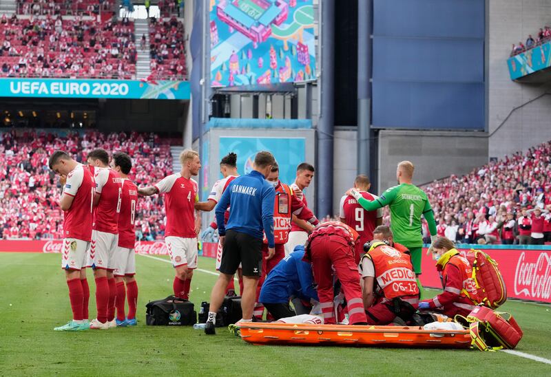 Lo sgomento e la paura in campo dopo il malore di Eriksen 2