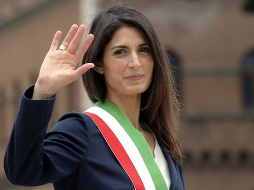 Raggi, ecco il primo ostacolo: non riesce a formare la giunta
