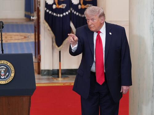 La furia di Donald contro l'Iran. "Tornerà all'età della pietra"