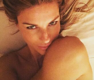 La buonanotte hot di Martina Colombari 1