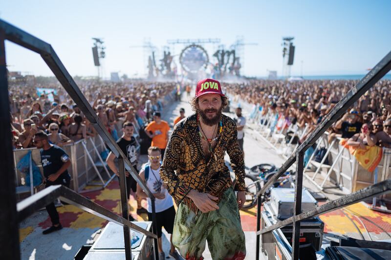 Jovanotti scatenato al Jova Beach Party 4