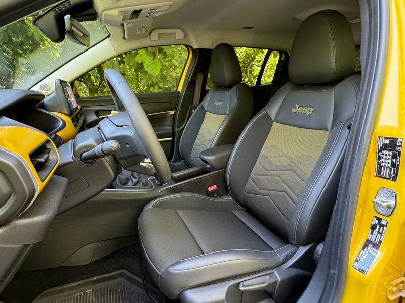 Jeep Avenger 1.2 Summit: guarda la gallery del B SUV a benzina 16