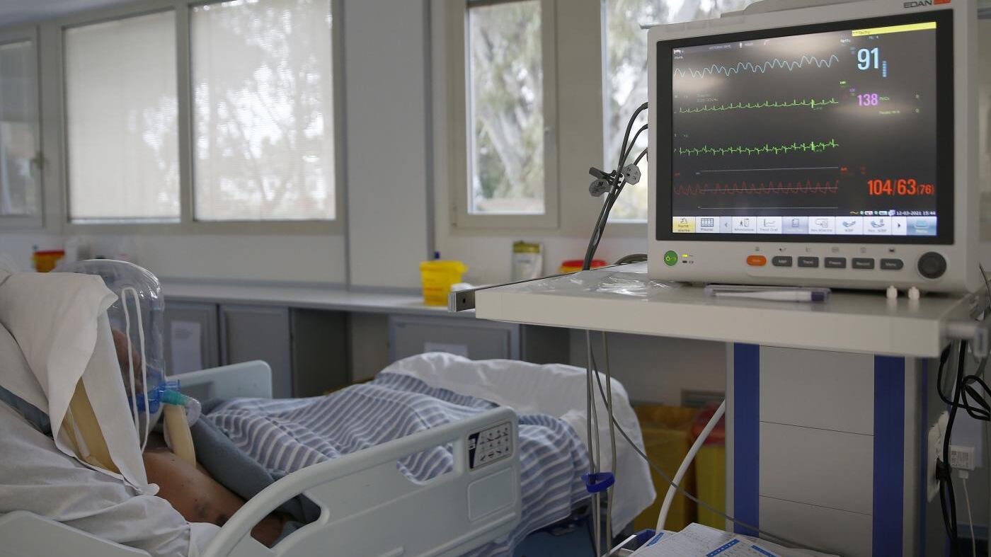 Positivi, incidenza e terapie intensive. La mini allerta per i dati in salita