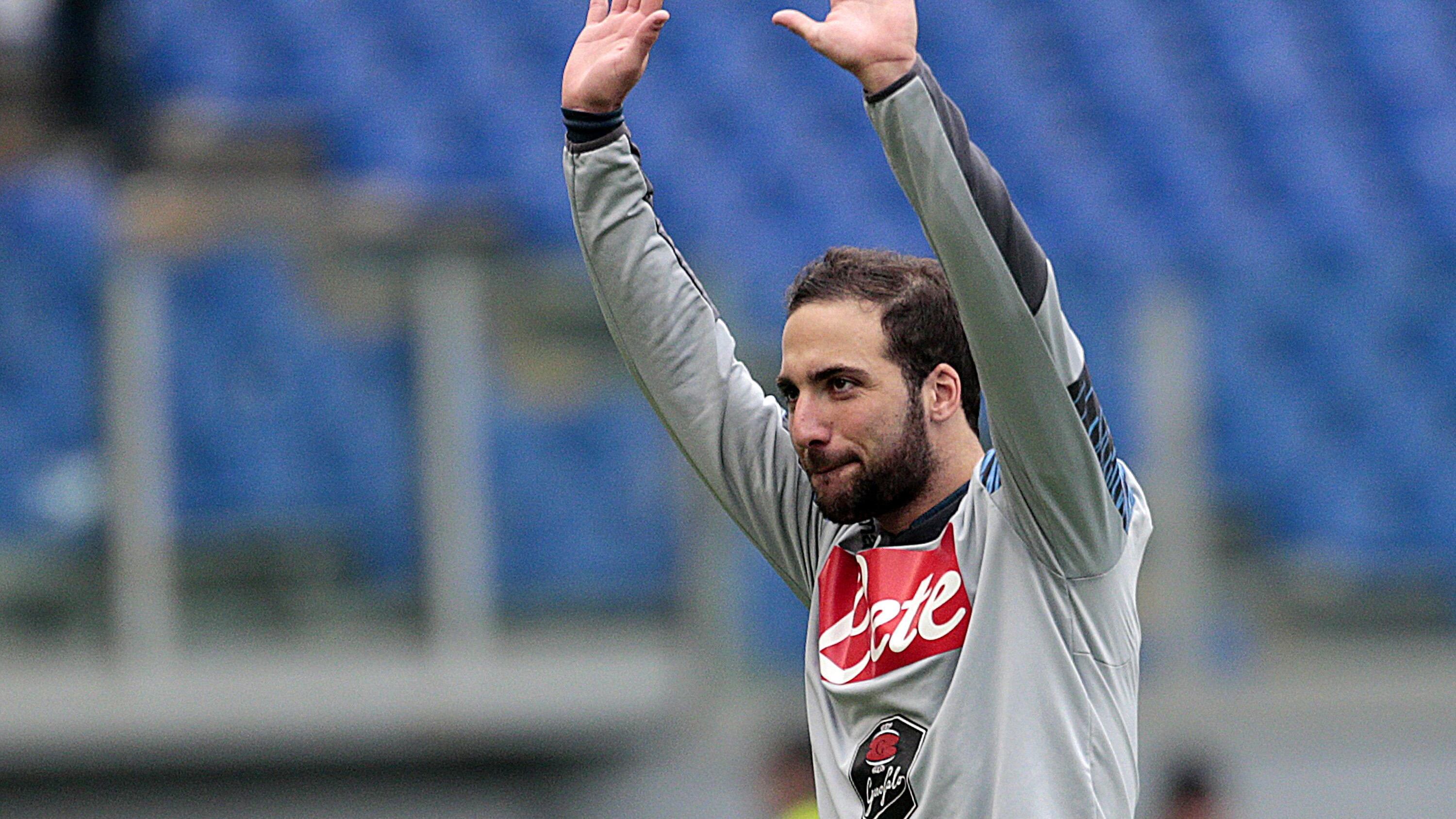 Higuain regala al Napoli il podio di mezza stagione