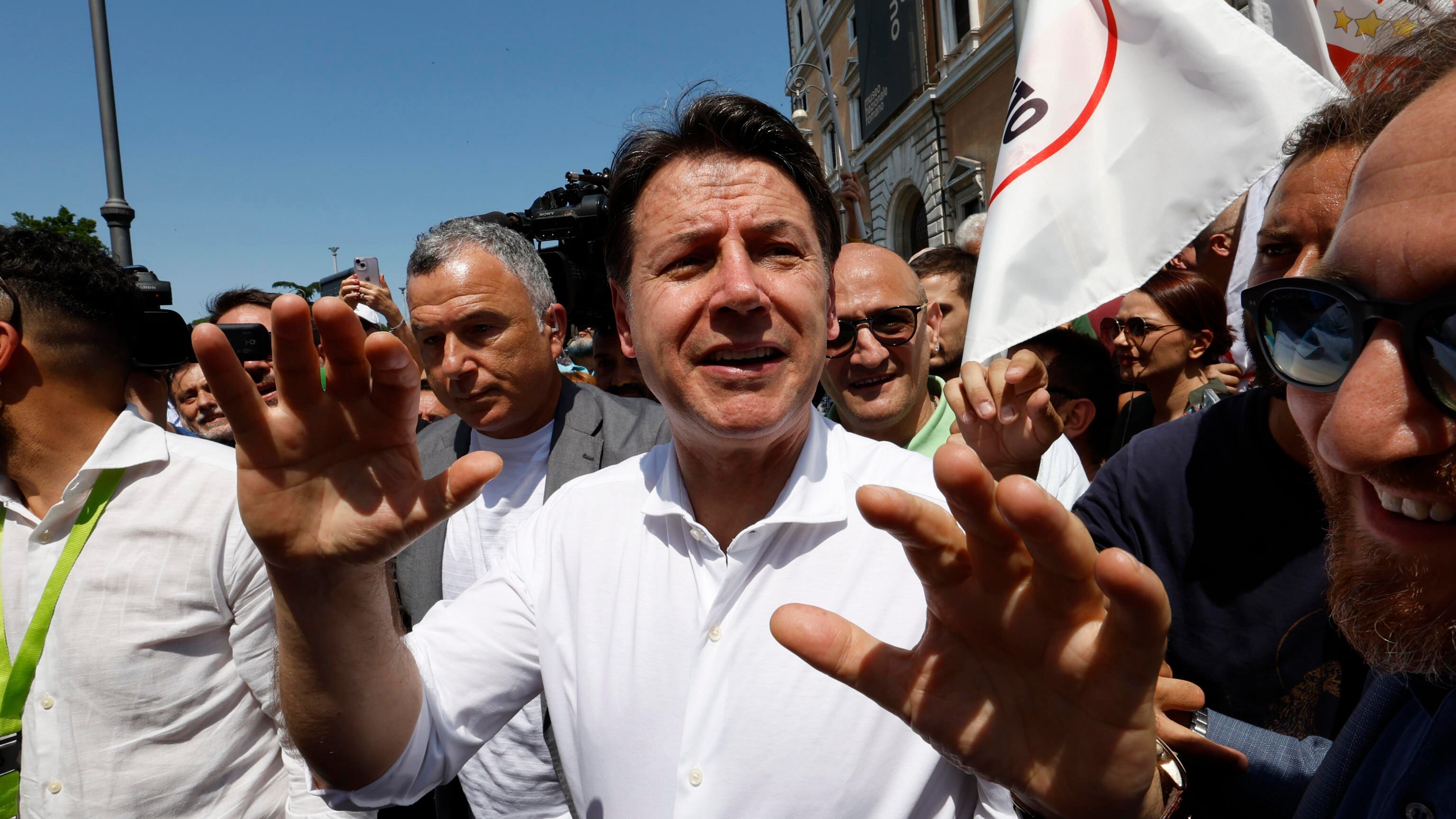 L'irritazione di Conte per il ritorno-show di Grillo